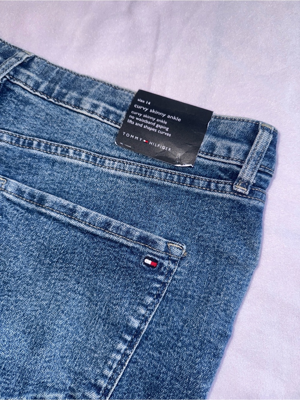 Tommy Hilfiger Women's Curvy Skinny Ankle Jeans in Medium Blue Wash Size 14 - Picture 4 of 9